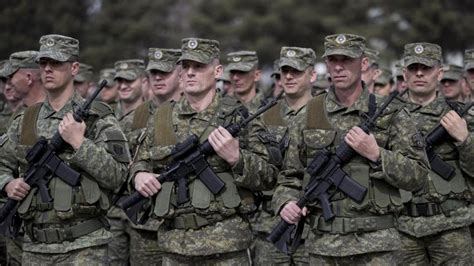 Jefe de la OTAN: Nuestra defensa será mejor si incluimos a las mujeres