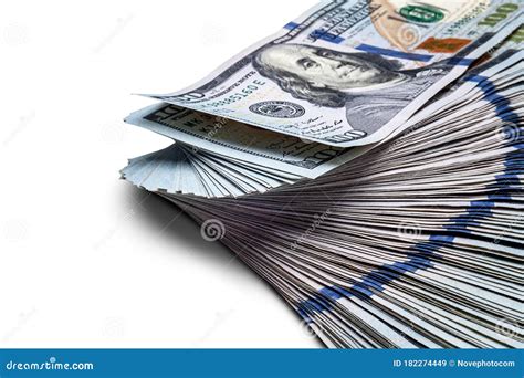放在一捆美元钞票旁边的纸房高清图片下载-正版图片307111558-摄图网