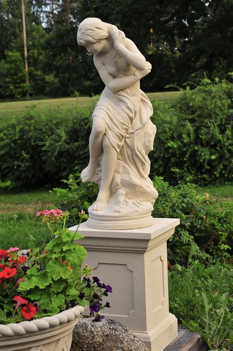 Venus statue | Haddonstone