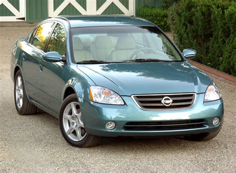 The Short-Lived Nissan Altima SE-R Tried To Be A Family Sedan And A ...