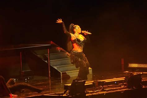 Kali Uchis llena de sensualidad el escenario del rapero ‘Tyler, The ...