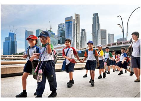 在新加坡的国际留学生，每天是如何去上学 | 新加坡新闻