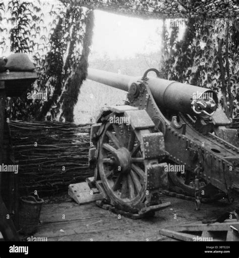 120 mm long gun hi-res stock photography and images - Alamy