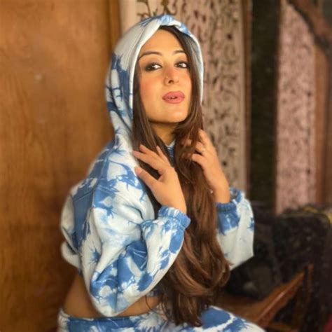 Falaq Naaz Net Worth 2026: Endorsement Salary Income, Age, Boyfriend ...