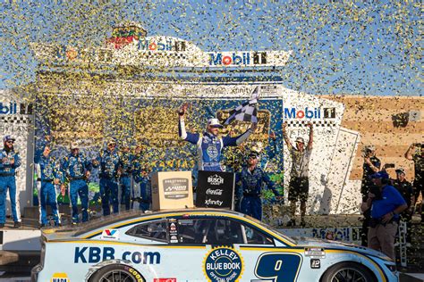 Who won the NASCAR playoff race today at Kansas? Full results from 2025 Hollywood Casino 400