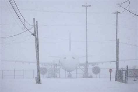 Winter storm puts airlines to the test. Here's what travelers need to know