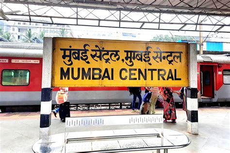 Mumbai Central Railway Station Local Train 的图像结果