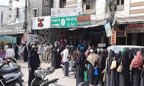 Don't visit mee-seva center for Rs 10k relief: GHMC officials