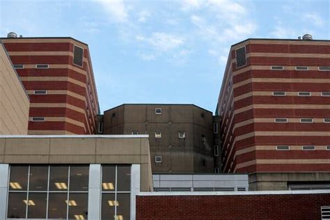 Woman Gives Birth Alone in a Tennessee Jail Cell - The New York Times