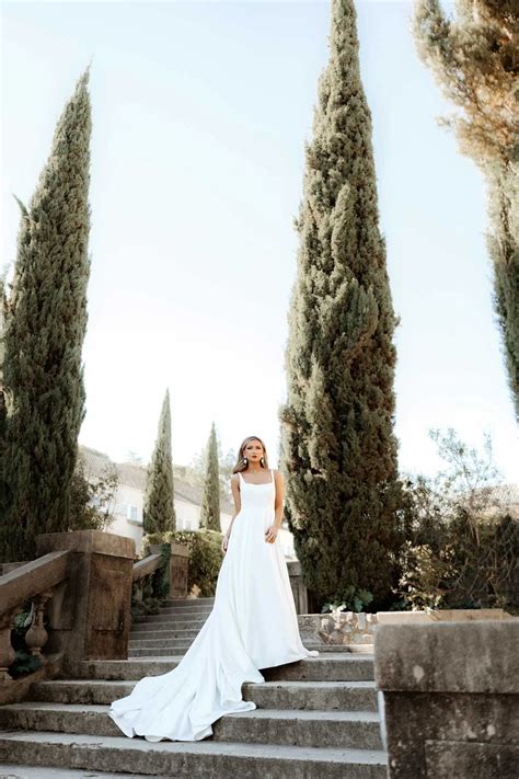 Minimalist Chic Modern A-Line Wedding Dress with Shoulder Straps and Pockets