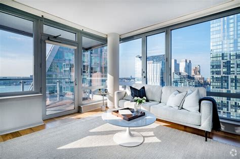 https://images1.apartments.com/i2/rGHpOj_frx32cghw2xC9ncYZr9HmkHL2mUYit2MntDU/117/the-helena-new-york-ny-building-photo.jpg?p=1