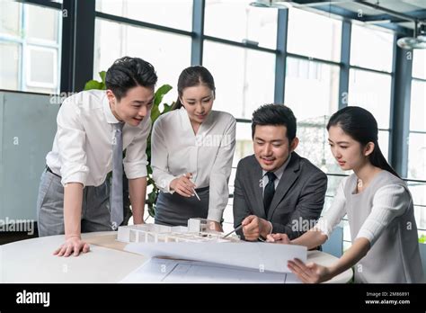 Business People Meeting Room 的图像结果