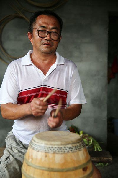探访泸州传统制鼓手艺传承人“李二鼓” —中国新闻网·四川新闻
