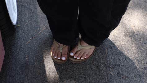 Sara Saffari's feet