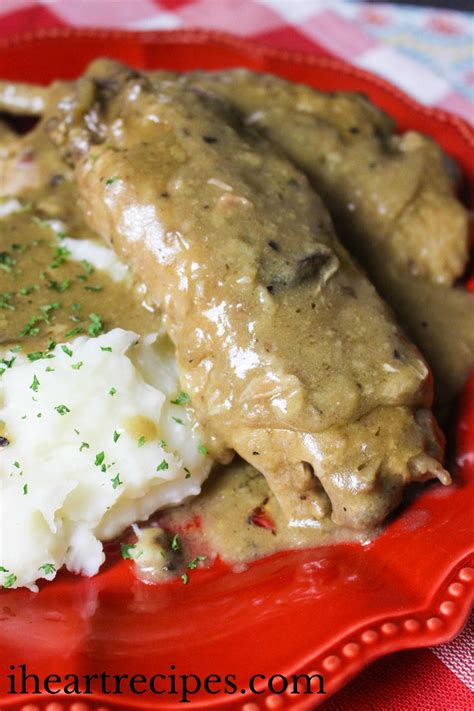 Slow Cooker Smothered Turkey Wings Recipe with Mashed Potatoes and ...