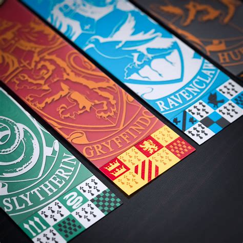 Harry Potter - Hogwarts House Crest Bookmark Collection | Elbenwald