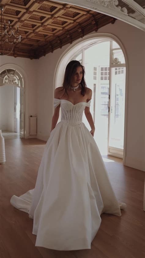 Lace-up A-line Dress With Cold-shoulder Lace Sleeves and Split Skirt ...