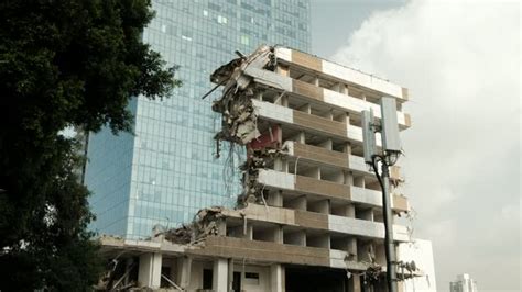 Building Demolition Videos 的图像结果