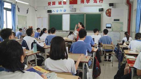 38416人抢学位！广州98所民办初中学校需要摇号，非户籍生：好难！ - 知乎