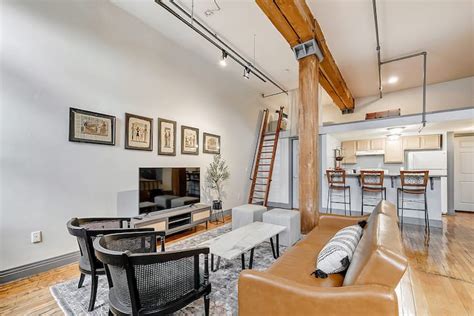 Detroit, MI Holiday Apartments and Self Catering | cozycozy