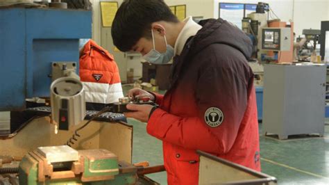 南京工程学院暖通、制冷专业师生来厂参观实习_汇中空调