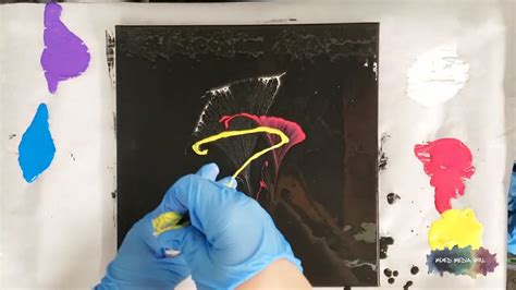 Pouring Paint Using String 的图像结果