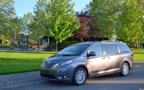 Exploring Seattle in the 2015 Toyota Sienna - Dad Logic