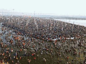 57 Cr devotees take holy dip at Mahakumbh so far | Bhaskar English