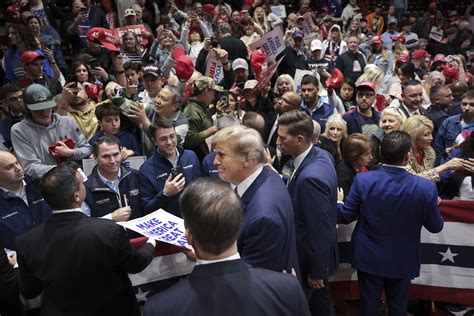 Trump calls Haley a 'spoiler' as he pumps up base at get-out-the-vote ...