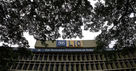 10 merchant bankers to manage LIC IPO - Rediff.com Business
