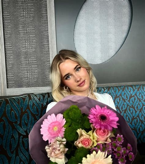 Annabelle Brian Outfits & Style Photos • CelebMafia