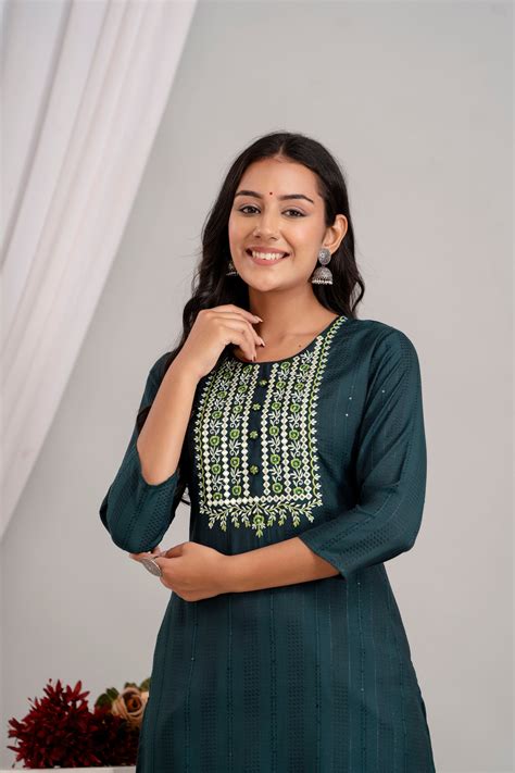 Eesha - Bottle Green Yoke Design Thread Work Kurta – Kohsh