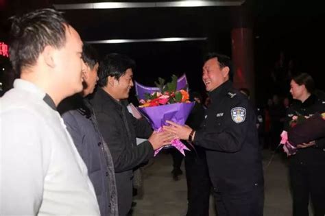 开屏新闻-西山警方公开征集李仕军等8人团伙违法犯罪线索