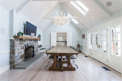 Hollywood | Anne Hathaway opens up her $2.7M Connecticut farmhouse ...