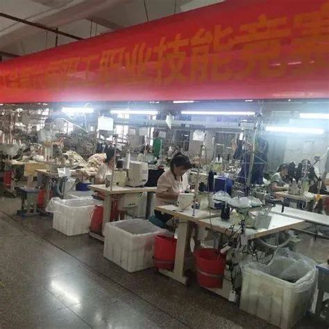 服装厂生产线图片-服装厂缝纫工人生产线素材-高清图片-摄影照片-寻图免费打包下载