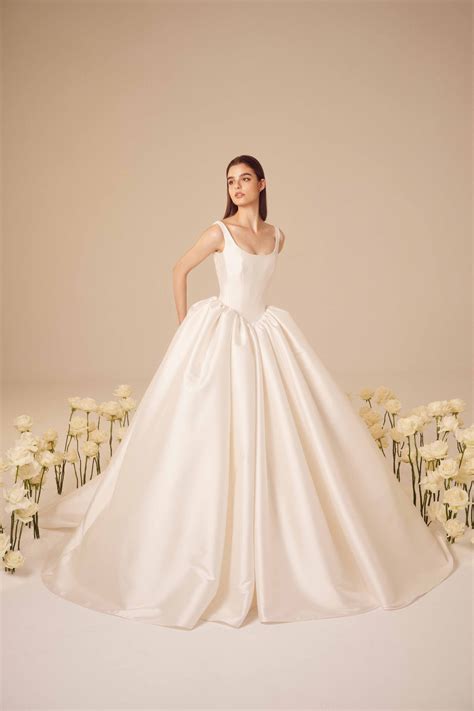 Dramatic Elegant Basque-Waist Ball Gown | Kleinfeld Bridal
