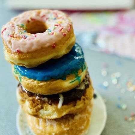 DUNKIN' DONUTS, Dubai - Outside JLT Metro station Near Al Mas Tower ...