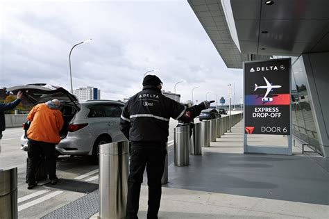 Delta and Uber Debut Express Drop-Off Pilot at LaGuardia - Business ...