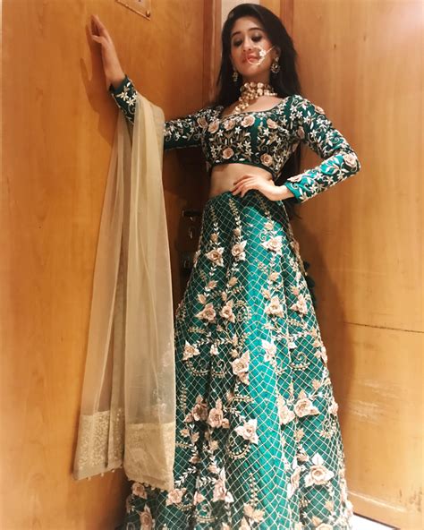 Fashion: टीवी एक्ट्रेस 'नायरा' के 10 लहंगे, स्टाइल के साथ देंगे ...