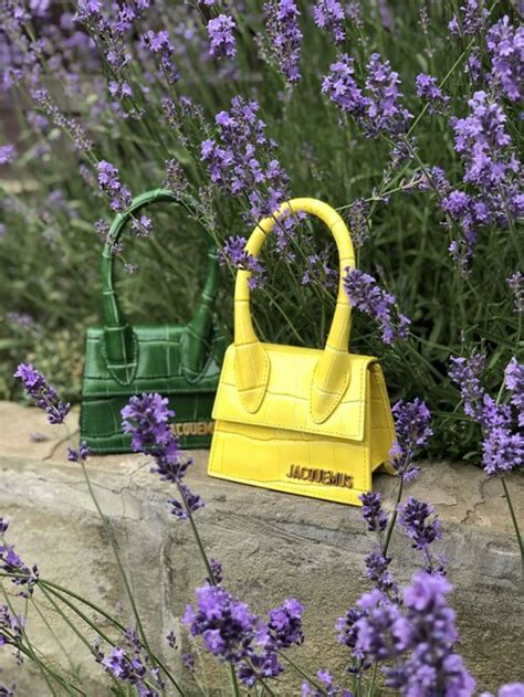 കഷ്ടിച്ച് ഒരു ഹെഡ്ഫോൺ കയറിയാലായി, എന്നിട്ടും വില ലക്ഷങ്ങൾ: തരംഗമായി ...