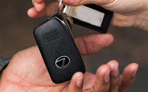 How to Open Lexus Key FOB 的图像结果