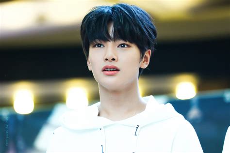 Male K-Pop Idols Born In 2001 - K-Pop Database / dbkpop.com