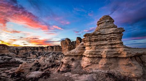 Spectacular sunset at the Castle Rock State Park in Kansas, USA ...