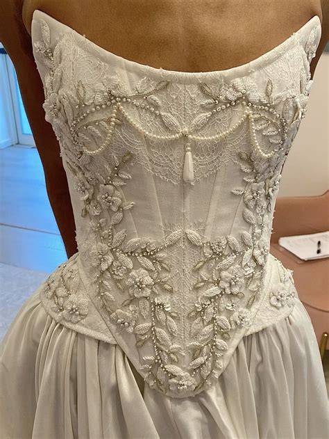 Pin by 𝐛𝐞𝐜𝐚𝐮𝐬𝐞𝐨𝐟𝐧𝐲𝐜 on her wedding | Dream wedding ideas dresses, Pretty dresses, Wedding dress ...