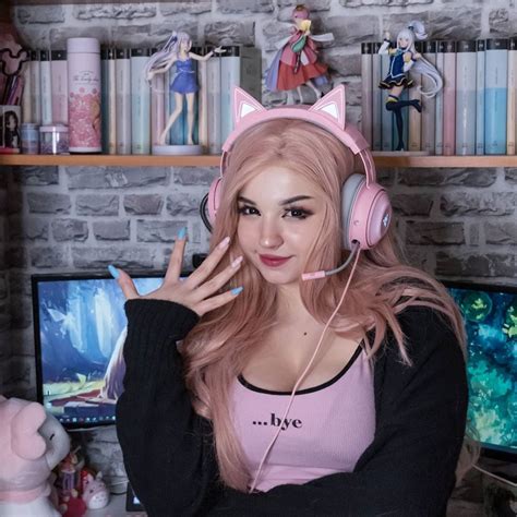 It's time to submit to the UwU girls of Discord