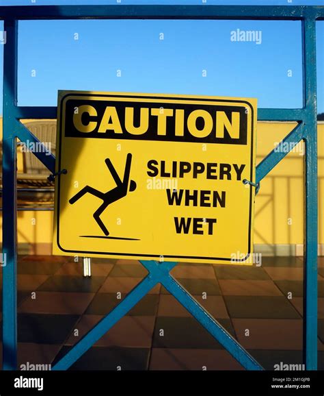 Slippery when wet sign hi-res stock photography and images - Alamy