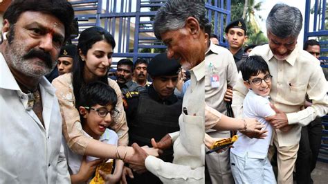 Nara Devansh : జైలు నుంచి బయటకు రాగానే తాత చంద్రబాబును హత్తుకున్న దేవాన్ష్