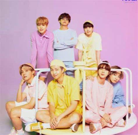 BTS: The septet pose for a family portrait for their 8th anniversary ...