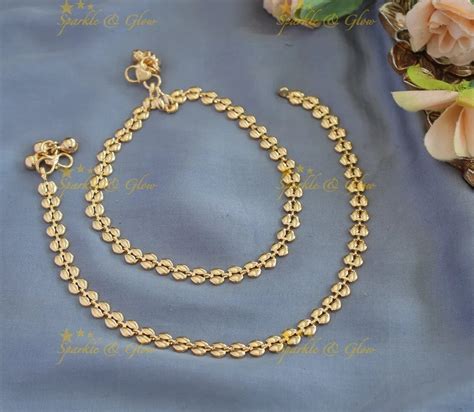 Elegant Gold-Like Leaf Design Anklet – Sparkle and Glow