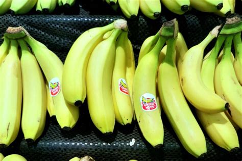 “药水香蕉”怎么辨别？学会4个小妙招，轻松挑到好香蕉|香蕉|药水|水果_新浪新闻